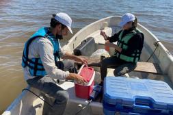 CARU realiza análisis de calidad del  agua del río Uruguay en 25 de playas
