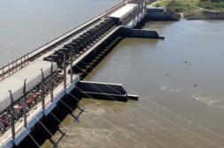 Salto Grande cierra vertedero  y proyecta descenso de embalse