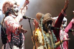 Gran marco de público en el  inicio del Concurso de Murgas 