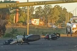 Joven motociclista con traumatismos moderados tras chocar con un camión