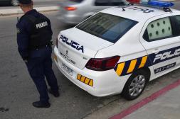 Camioneta subió la rotonda y  despistó; conductor lesionado