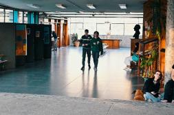 Se vuelve a pasar lista en liceos  tras ola de amenazas de tiroteo 