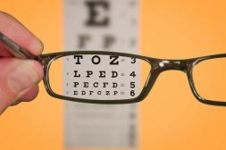 BPS otorga lentes gratis para  grupo de niños y adolescentes