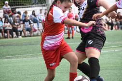 13 años y baby femenino juegan  el domingo 3 de mayo  