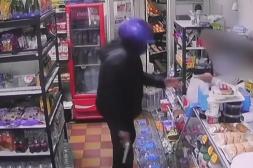 Saqueo de comestibles en comercio  de calle Bolivia y Grito de Asencio 