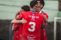 Nacional goleó a Cuareim y terminó primero en su grupo
