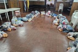 Gesto solidario: se entregaron 22  canastas de alimentos y ropa de abrigo 