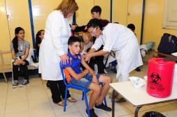 Escuelas exhortan a vacunación contra  meningococo en niños de 11 y 12 años