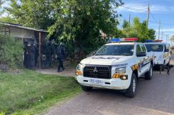 Tres jóvenes detenidos por amenazas con machetes en Candelaria al 3000 