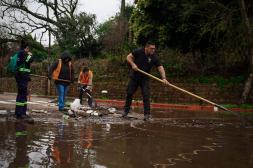 Intendencia prepara un amplio operativo de limpieza tras la bajante del río Uruguay con intervención en zonas afectadas