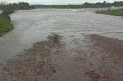 Lluvias intensas complican  los pasos y elevan el nivel  de los arroyos en el interior