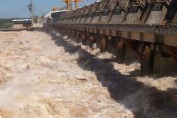Salto Grande reabrió el  vertedero y río mantendrá  un techo de 7,20 metros 