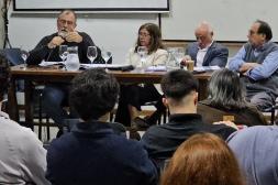 Conversatorio en Udelar analizó impacto de la inteligencia artificial en el empleo y los desafíos que enfrenta Uruguay