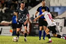 La tormenta truncó el fútbol en el Dickinson: Ferro goleó a Libertad pero Salto Nuevo y Gladiador solo jugaron 15'