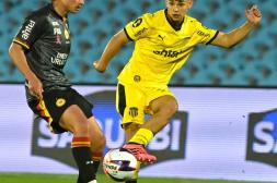 Peñarol volvió a celebrar en la agonía, pero esta vez fue solo un punto